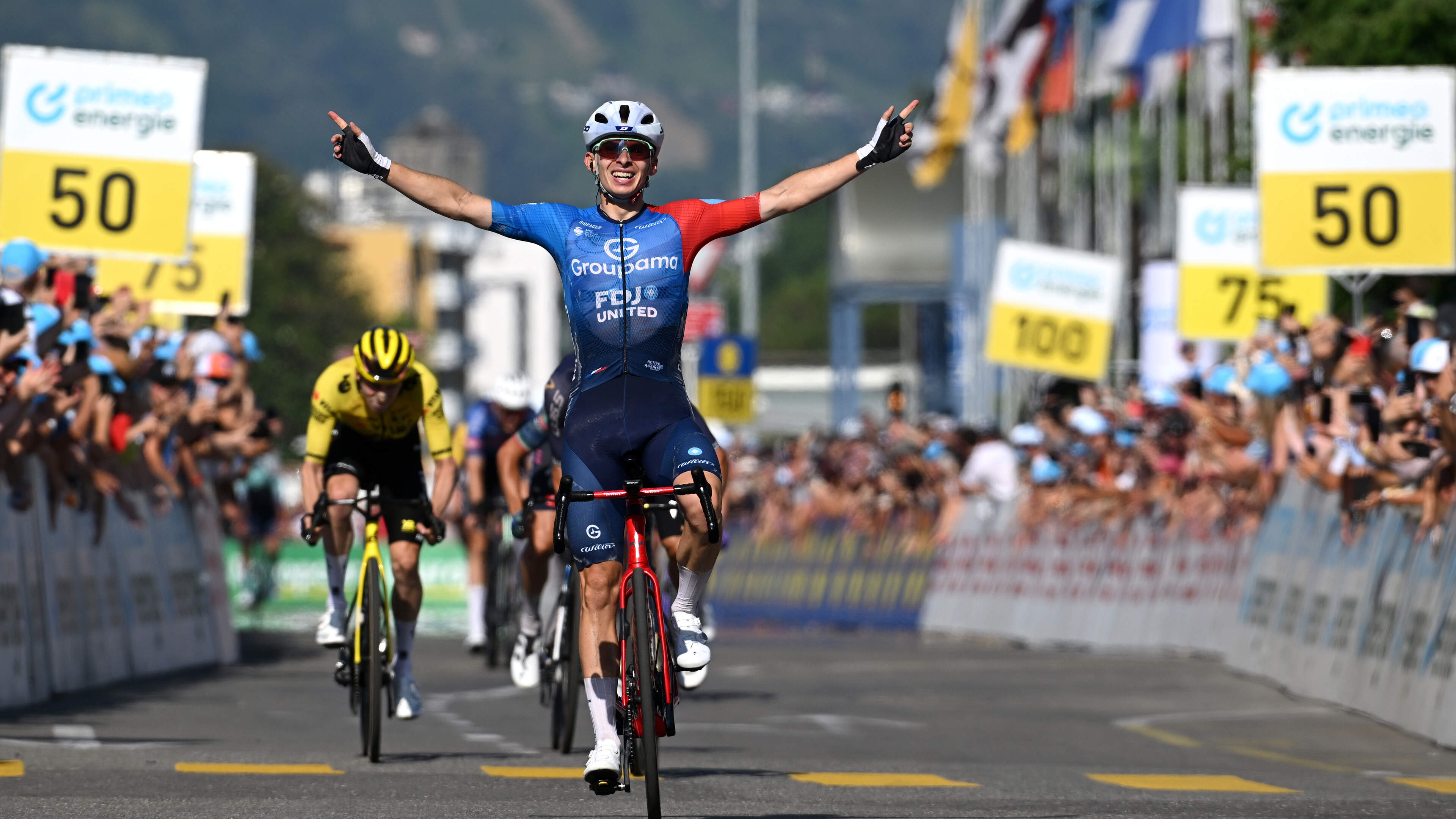 Bart Lemmen geklopt in sprint Ronde van Zwitserland, Tadej Pogacar loopt verder uit